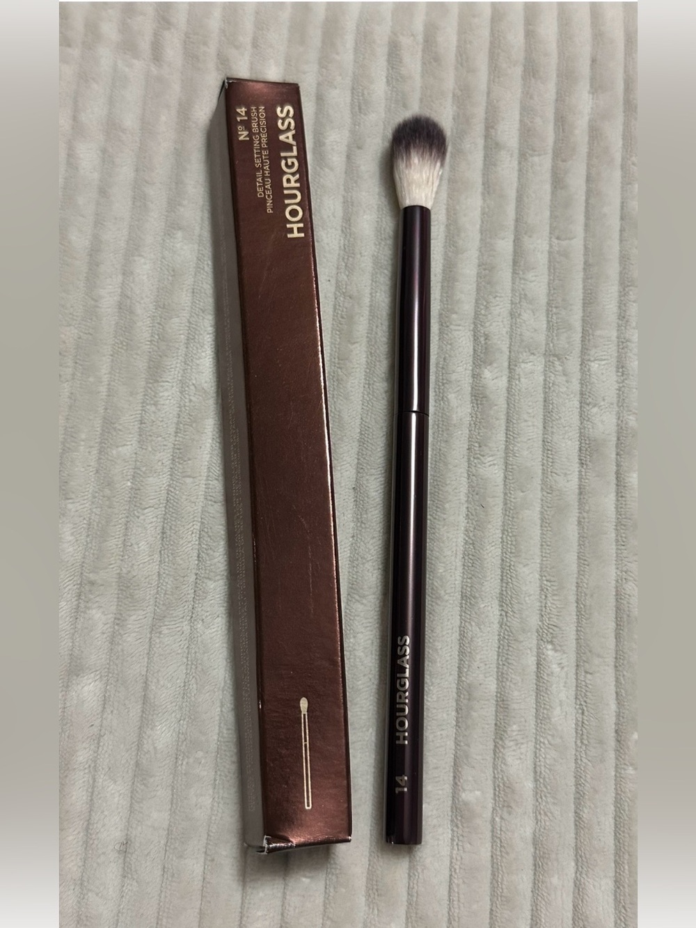 Hourglass No.14 Detail Brush New in Box